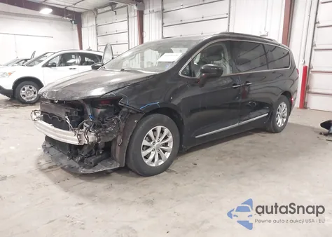2018 Chrysler Pacifica Touring L z USA, uszkodzony, nr VIN 2C4RC1BG6JR253880